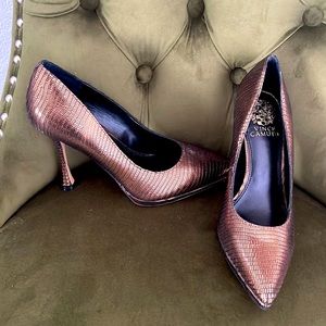 Size 7 Vince Camuto bronze color 4” heels never worn